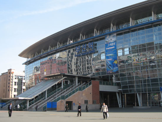 http://www.squarehe.com/images/0704/busan-stn-day.jpg